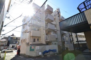 諏訪山マンションの物件外観写真